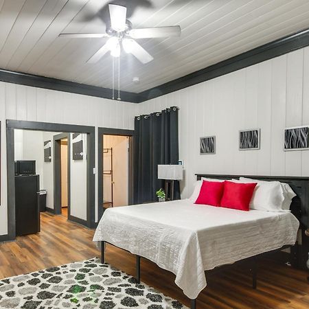 Modern Greenwood Studio Less Than 1 Mi To Downtown! Bagian luar foto