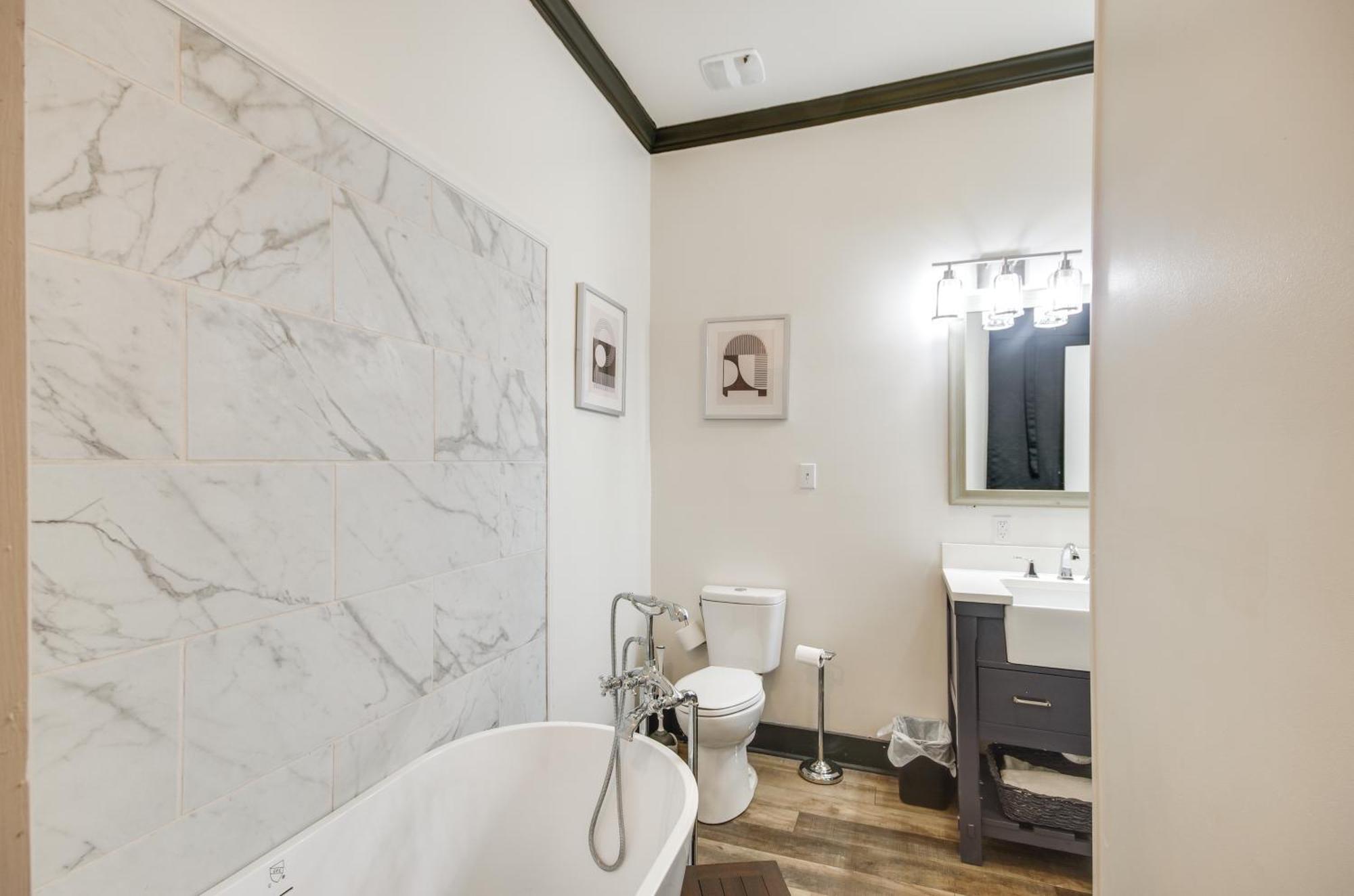 Modern Greenwood Studio Less Than 1 Mi To Downtown! Bagian luar foto