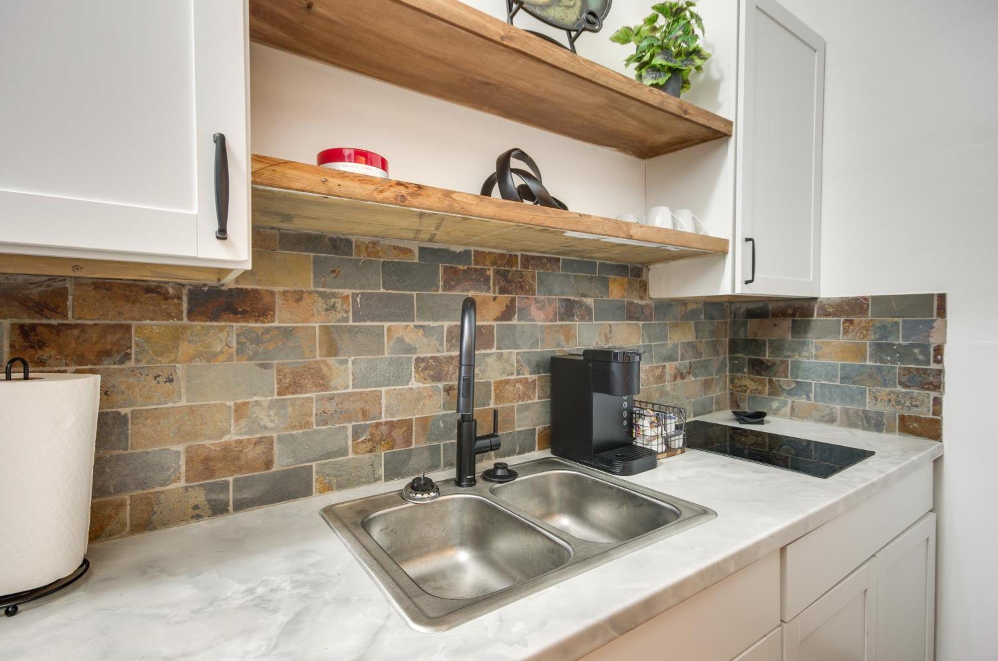 Modern Greenwood Studio Less Than 1 Mi To Downtown! Bagian luar foto