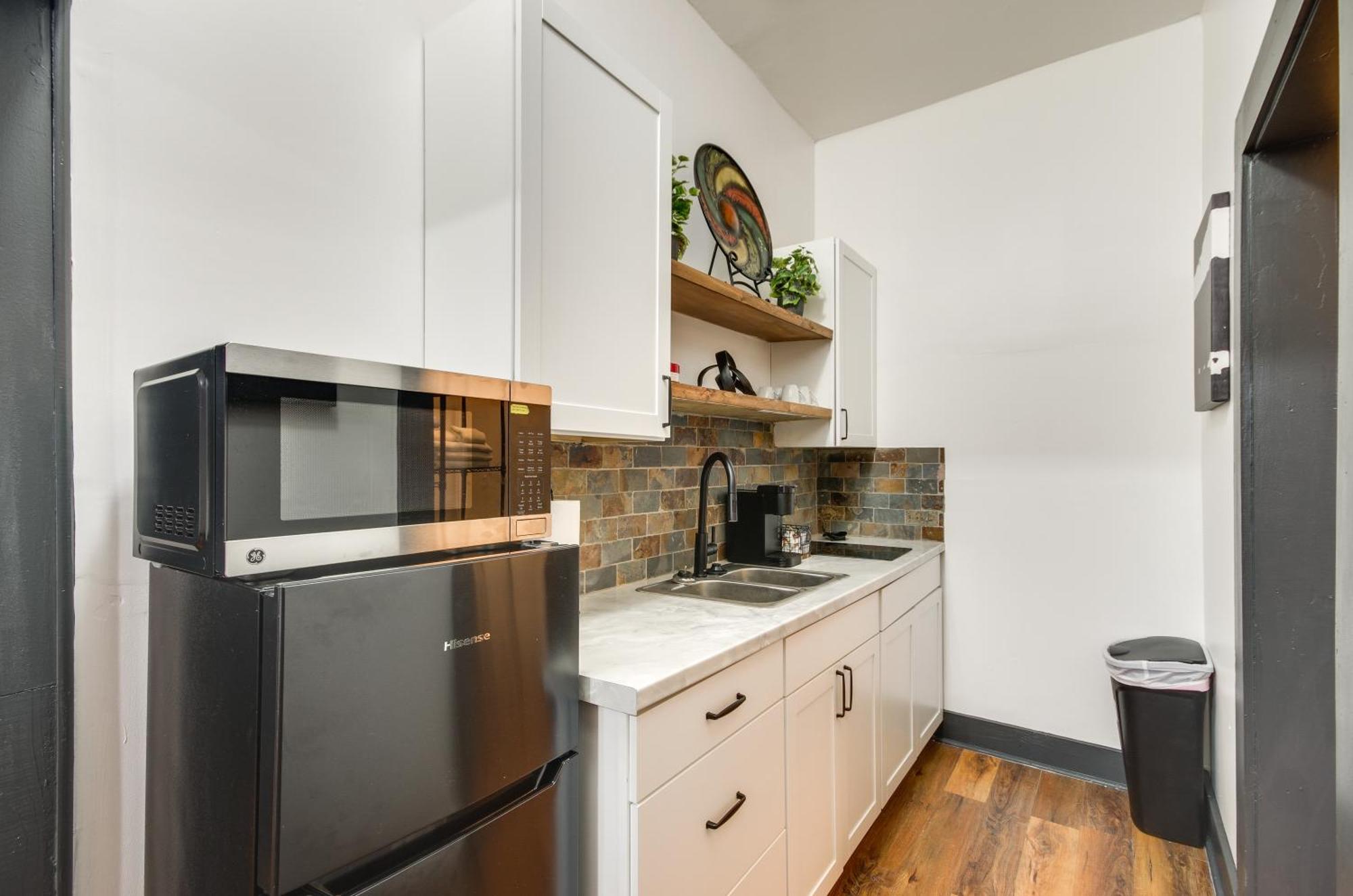 Modern Greenwood Studio Less Than 1 Mi To Downtown! Bagian luar foto