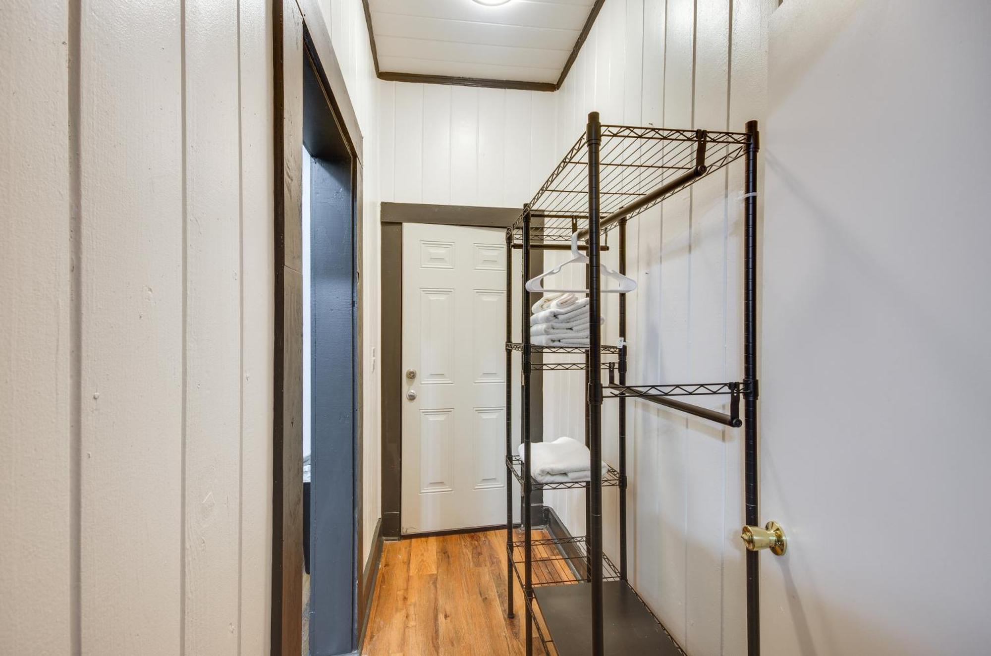 Modern Greenwood Studio Less Than 1 Mi To Downtown! Bagian luar foto
